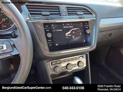 Used 2021 Volkswagen Tiguan SE w/ Panoramic Sunroof Package image 23