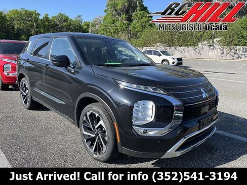 Used 2022 Mitsubishi Outlander SE image 1