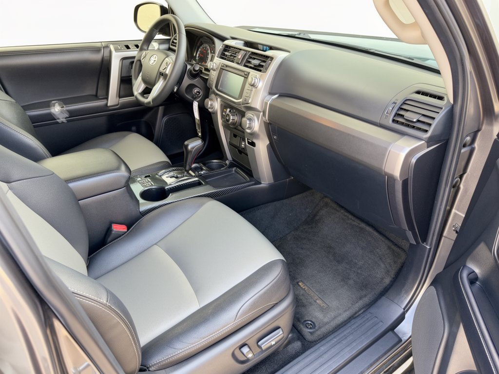 Used 2018 Toyota 4Runner SR5 Premium RWD image 30