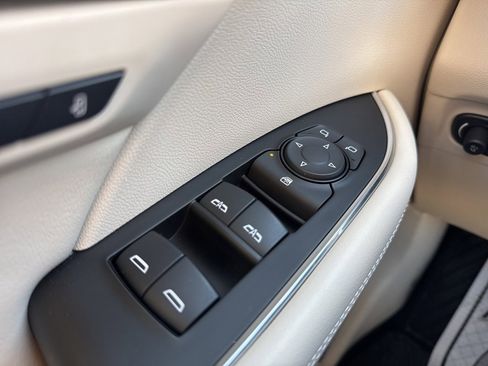 Used 2023 Buick Envision Avenir image 14