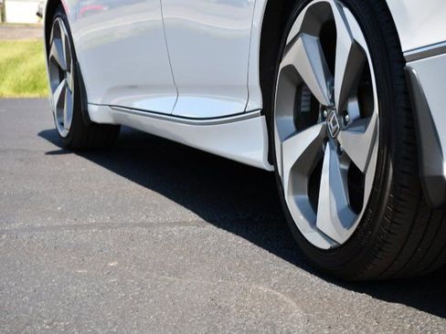 Used 2018 Honda Accord Touring image 11