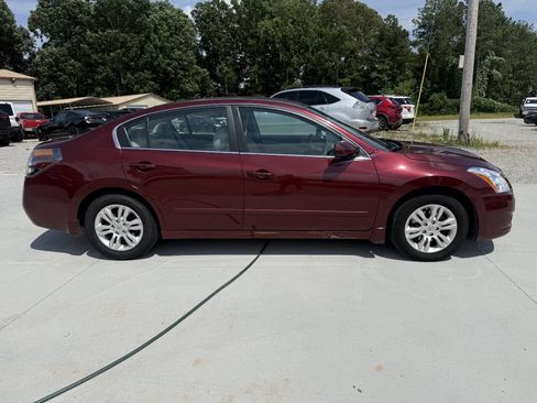 Used 2010 Nissan Altima 2.5 S w/ Convenience Pkg FWD image 4