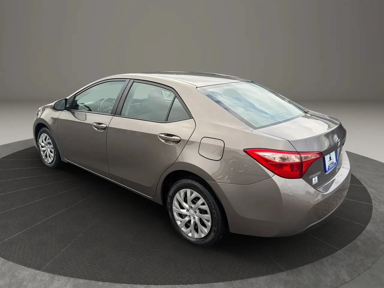 Used 2017 Toyota Corolla LE FWD image 3