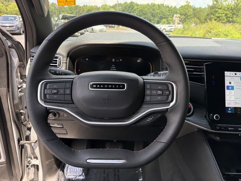 Used 2024 Jeep Wagoneer Series II w/ Flexible Seating Group AWD/4WD image 25