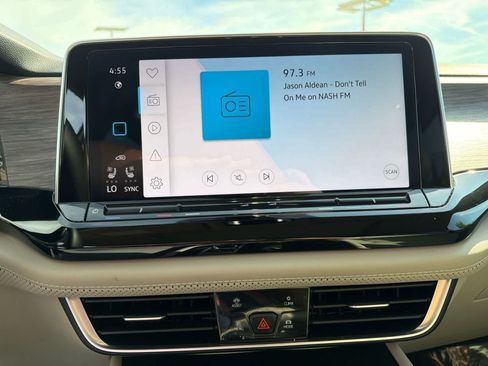 Used 2025 Volkswagen Atlas SEL AWD/4WD image 18