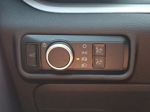 Used 2023 Ford Explorer XLT AWD/4WD image 23