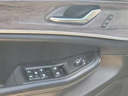 Used 2024 Jeep Grand Cherokee Limited RWD image 21