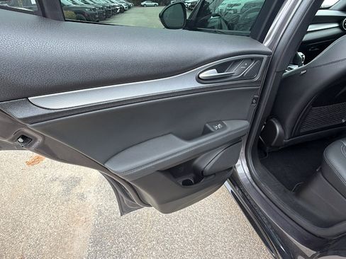 Used 2024 Alfa Romeo Stelvio Veloce image 18