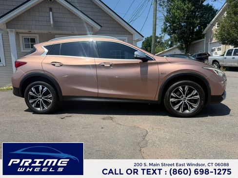 Used 2017 INFINITI QX30 Premium w/ Navigation Package AWD/4WD image 8