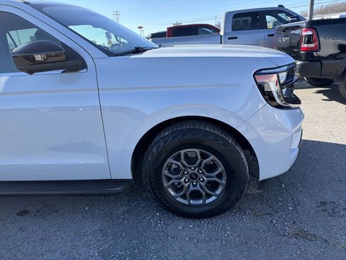 Used 2025 Ford Expedition Active AWD/4WD image 4