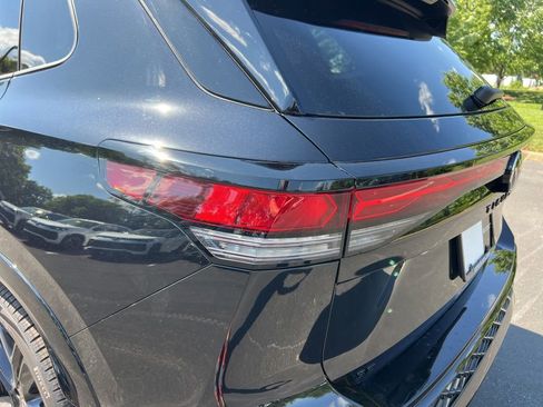 New 2026 Volkswagen Tiguan SE R-Line FWD image 12