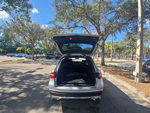 Used 2019 Mercedes-Benz GLC 350e 4MATIC image 33