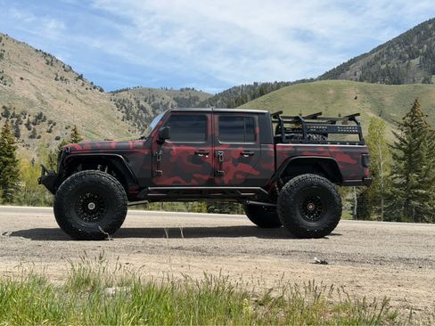 Used 2022 Jeep Gladiator Rubicon w/ Trailer Tow Package AWD/4WD image 16