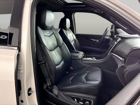 Used 2020 Cadillac Escalade Platinum RWD image 9