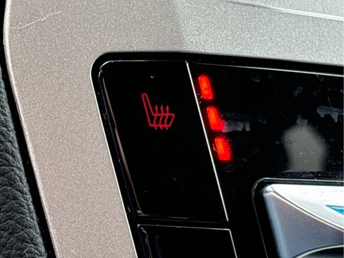 Used 2023 Ford Explorer XLT image 17