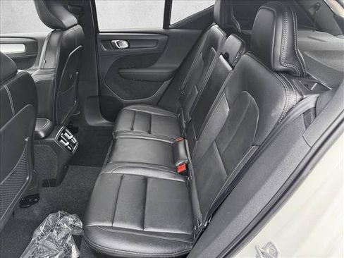 Used 2019 Volvo XC40 T5 Momentum AWD/4WD image 18
