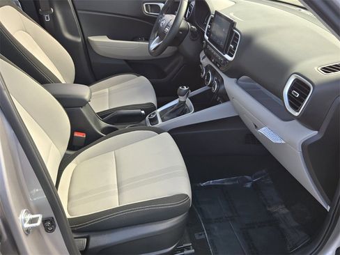 Certified 2025 Hyundai Venue SEL image 17
