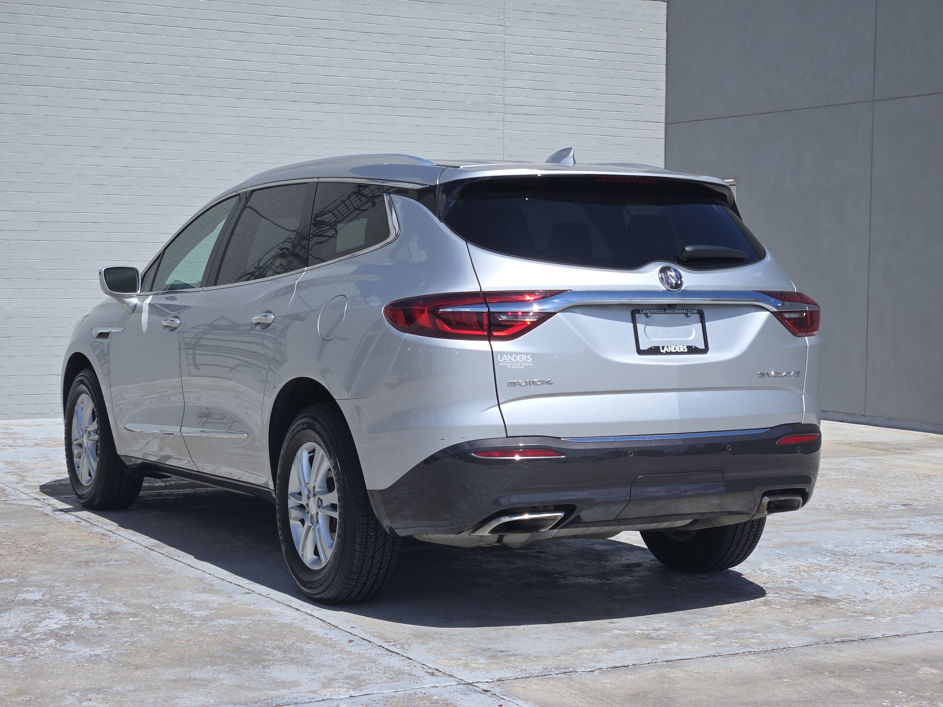 Used 2018 Buick Enclave Essence w/ Trailering Package FWD image 5