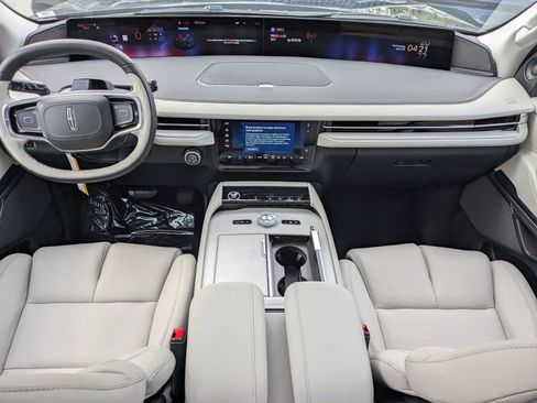 New 2026 Lincoln Navigator L Reserve AWD/4WD image 9