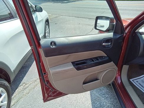 Used 2015 Jeep Patriot High Altitude FWD image 18