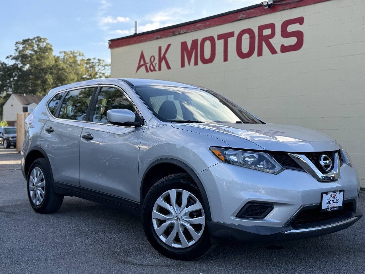 Used 2016 Nissan Rogue S AWD/4WD image 1