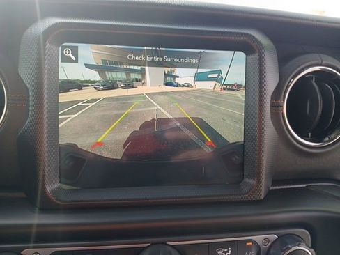 Used 2022 Jeep Gladiator Overland image 17