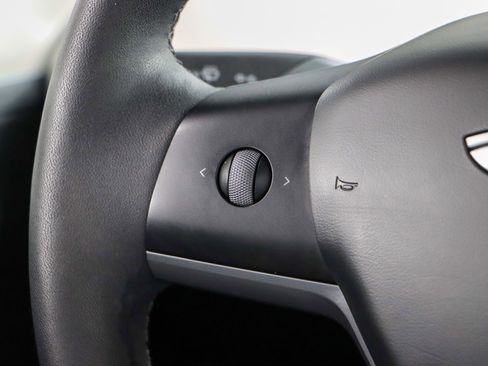 Used 2025 Tesla Model Y Performance image 13