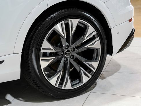 Used 2024 Audi Q8 Prestige image 53