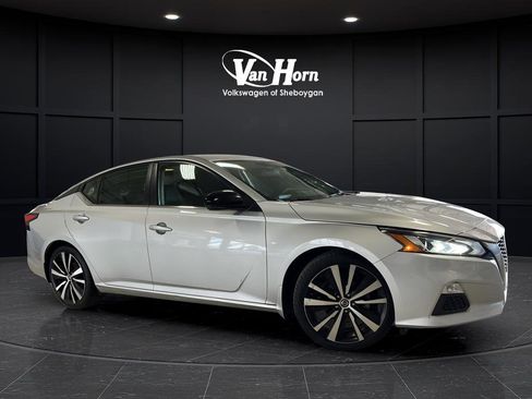 Used 2021 Nissan Altima 2.5 SR w/ SR Premium Package FWD image 1