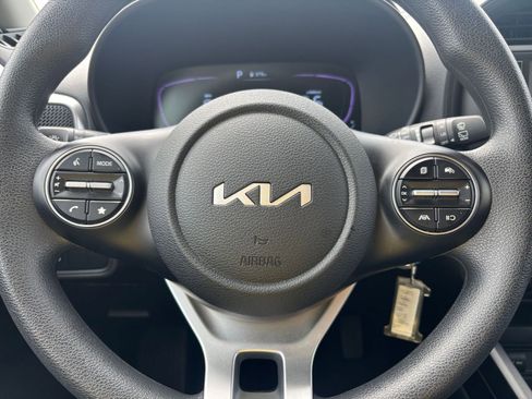 Used 2025 Kia Soul LX w/ LX Technology Package FWD image 25