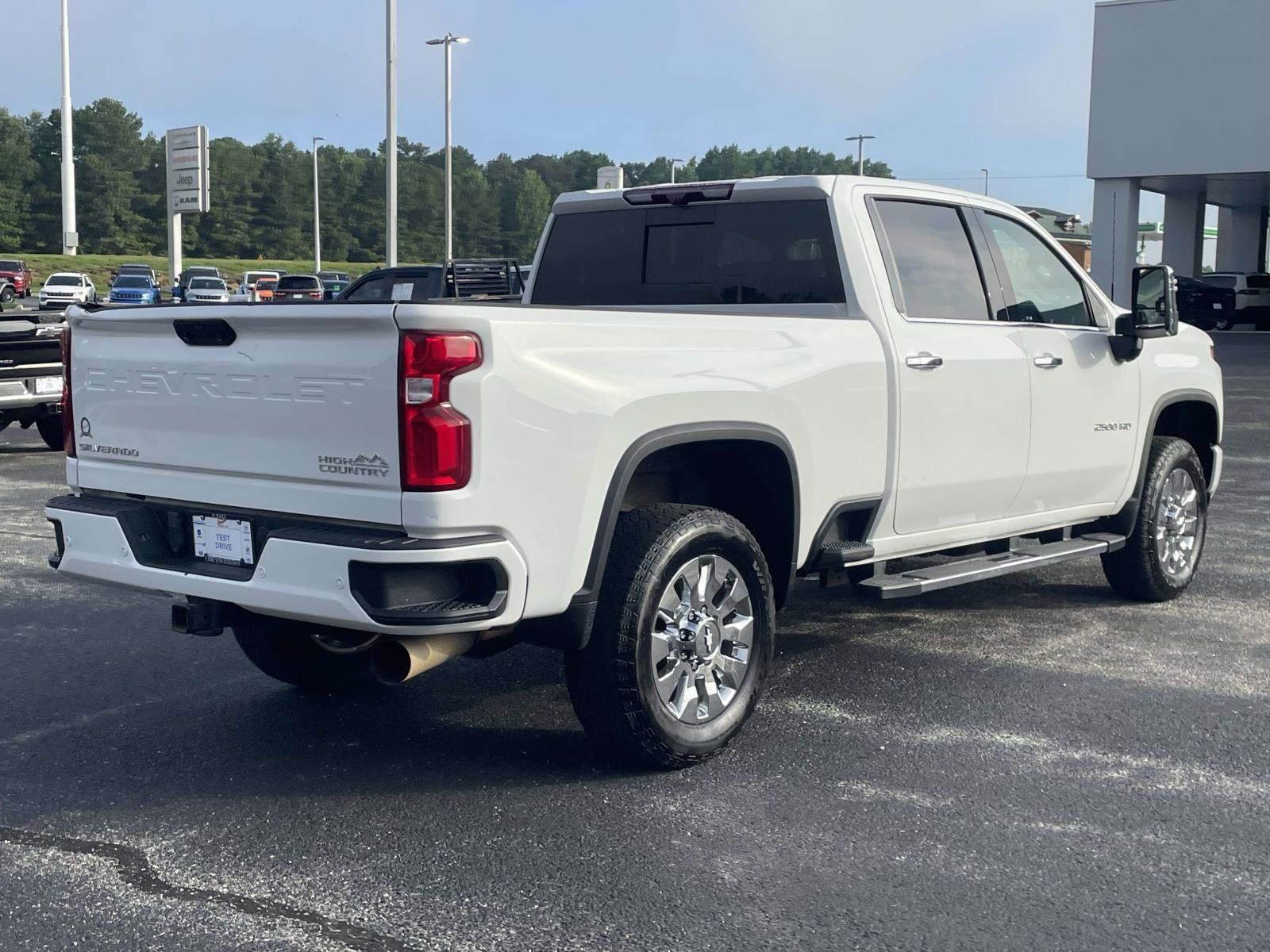 Used 2023 Chevrolet Silverado 2500 High Country w/ Technology Package AWD/4WD image 3
