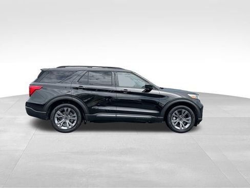 Used 2022 Ford Explorer XLT w/ Equipment Group 202A RWD image 6