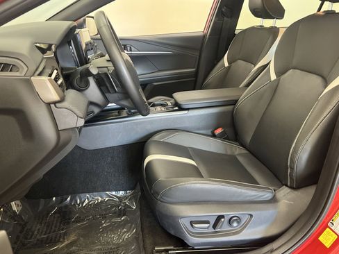 Used 2025 Toyota Camry SE image 11