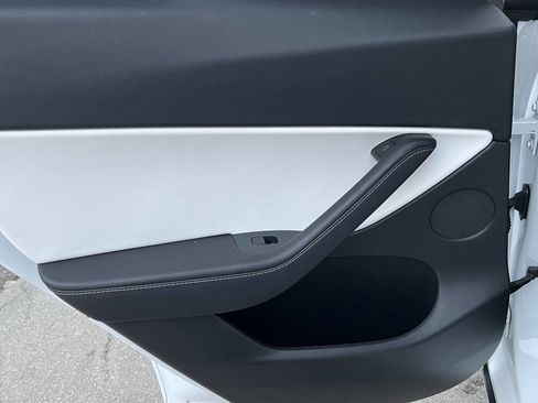 Used 2021 Tesla Model Y Performance image 27