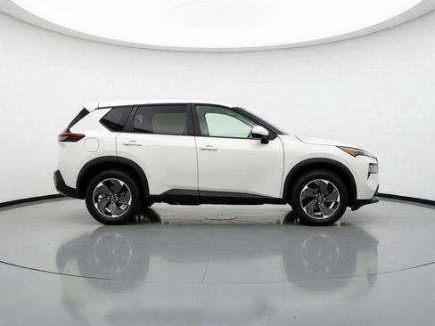 Used 2025 Nissan Rogue SV image 11