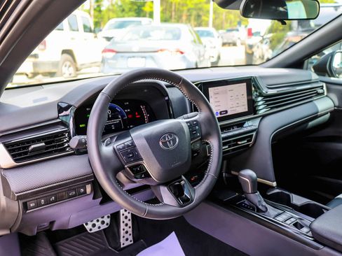Used 2025 Toyota Camry SE FWD image 12