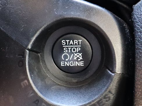 Used 2018 Jeep Renegade Latitude FWD image 52