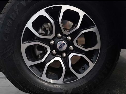 Used 2024 Ford Expedition XLT AWD/4WD image 3