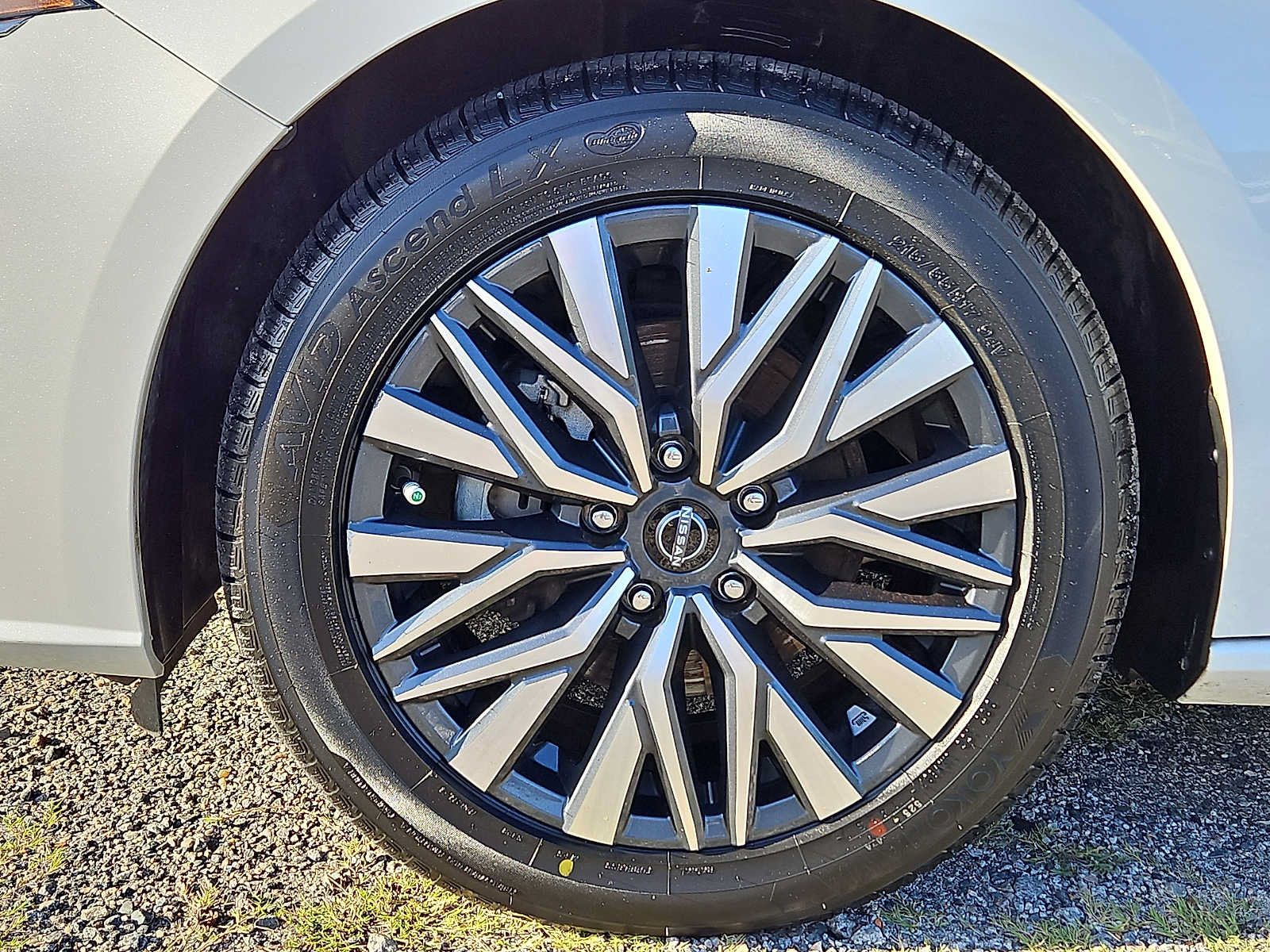 Used 2024 Nissan Altima 2.5 SV FWD image 8