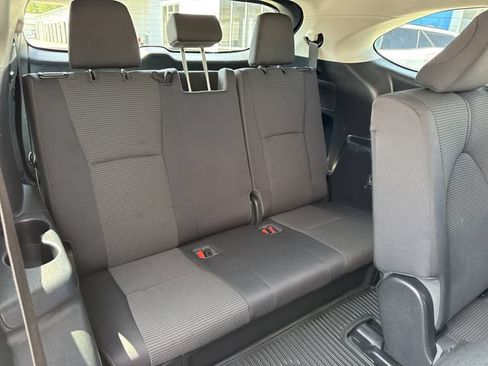 Used 2020 Toyota Highlander L FWD image 30