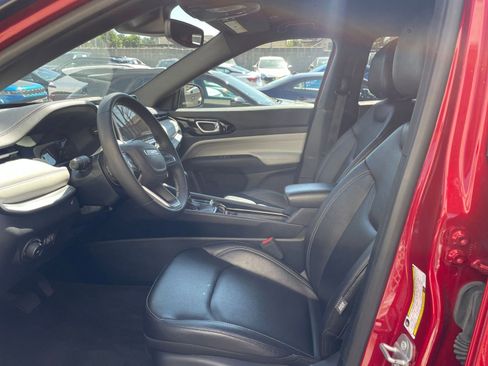 Used 2025 Jeep Compass Limited image 28