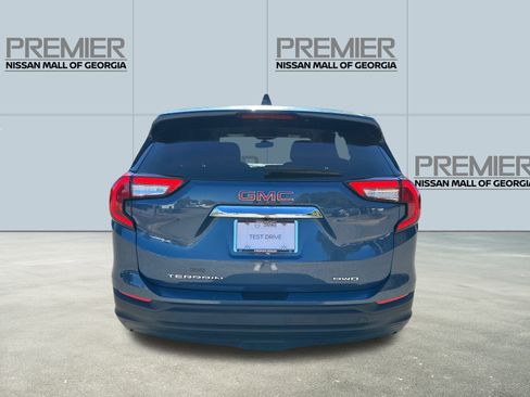 Used 2024 GMC Terrain SLE image 6