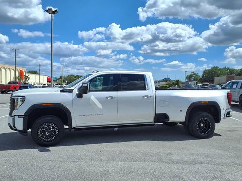 Used 2024 GMC Sierra 3500 Denali Ultimate AWD/4WD image 4