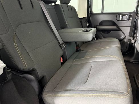 Used 2025 Jeep Wrangler Unlimited Sahara AWD/4WD image 19