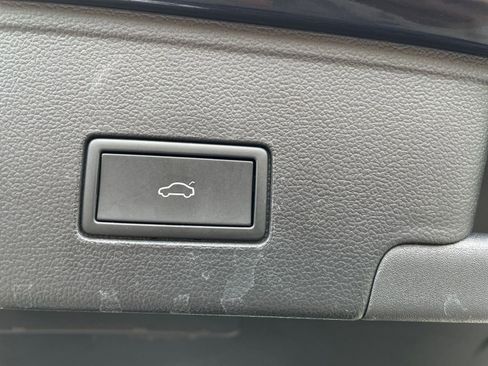 Used 2025 Volkswagen Atlas Cross Sport SE image 23