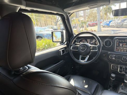Used 2019 Jeep Wrangler Unlimited Sahara image 17