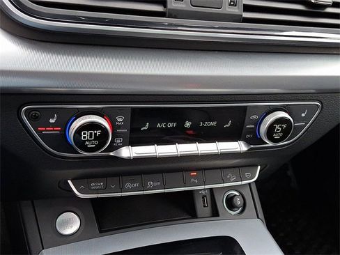 Certified 2025 Audi Q5 2.0T Premium w/ Convenience Plus Package image 17