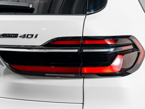 Used 2025 BMW X7 xDrive40i w/ M Sport Package image 12