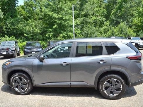Used 2024 Nissan Rogue SV AWD/4WD image 5