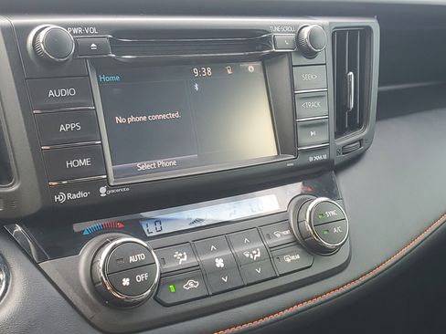 Used 2018 Toyota RAV4 SE w/ Power Extra Value Package image 18